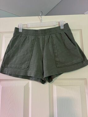Women’s Elastic-Waist Casual Shorts in Olive Green